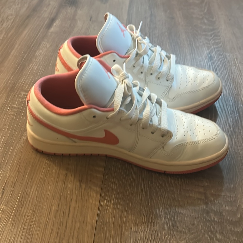 Women Nike  Jordan Shoes Size 9.5 Almost New Color White And Pink. - Picture 6 of 13